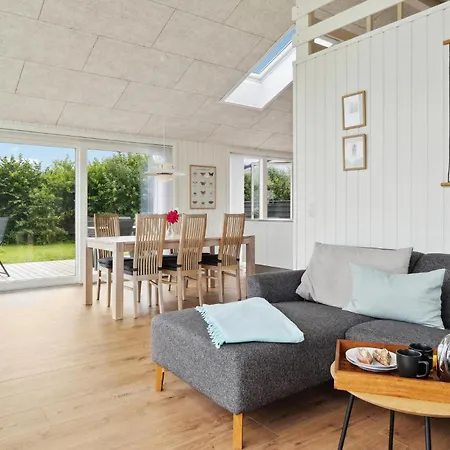 3 Bedroom Awesome In Frorup