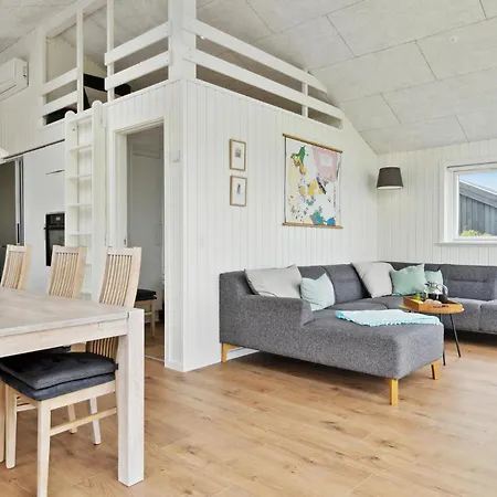 3 Bedroom Awesome In Holiday home *